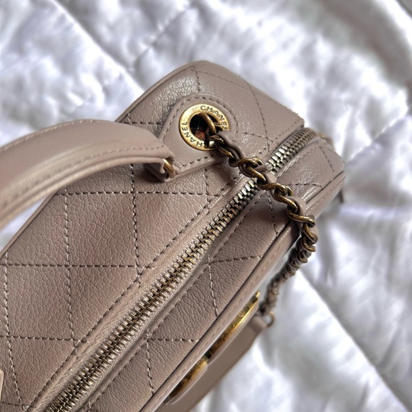 Chanel Coco Curve Vanity Case - Picture 9 of 12